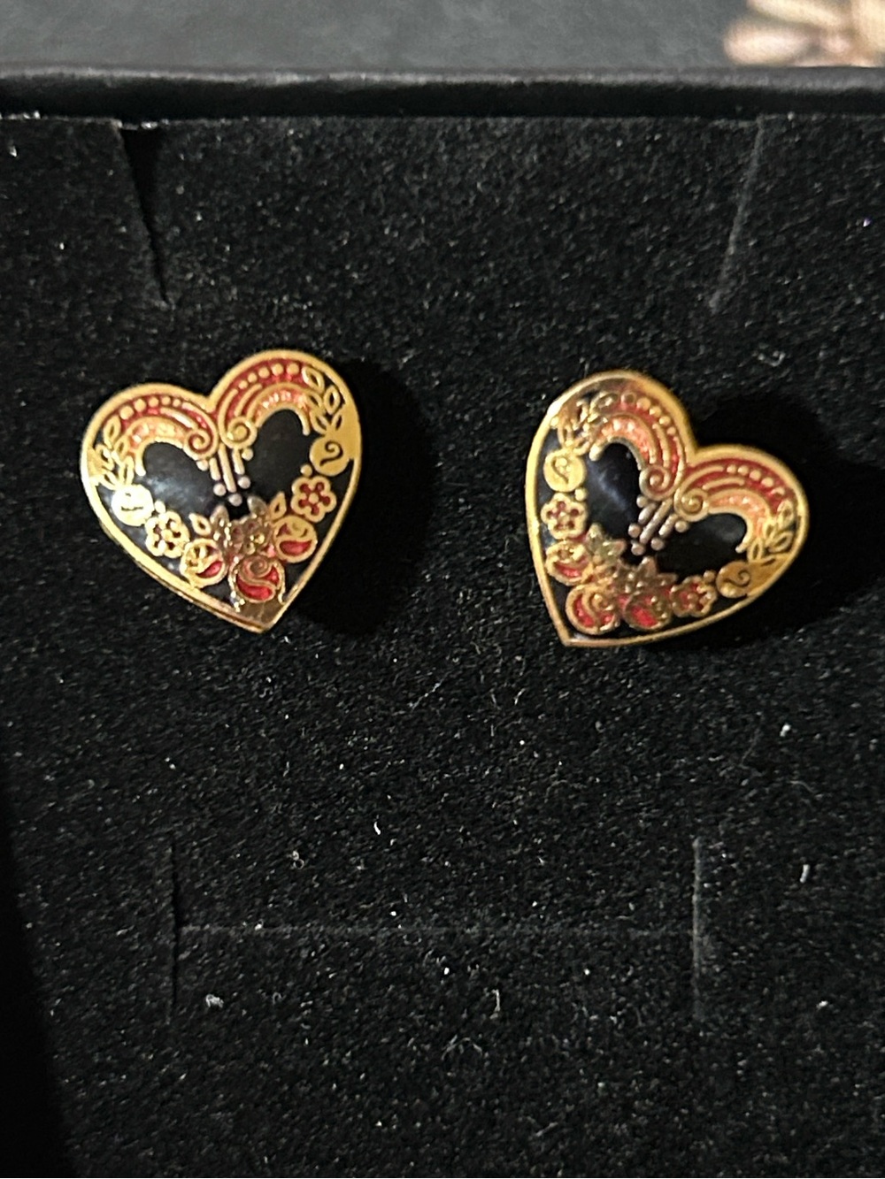 Vintage Spanish Damascene Heart Stud Earrings – Black & Gold Inlaid Floral